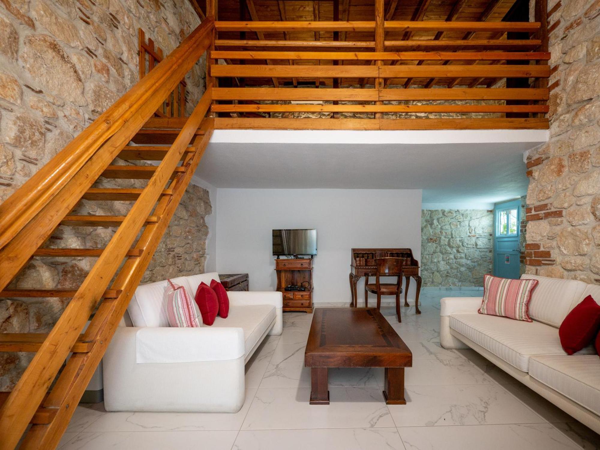 Petrino Suites Hotel Afytos Esterno foto