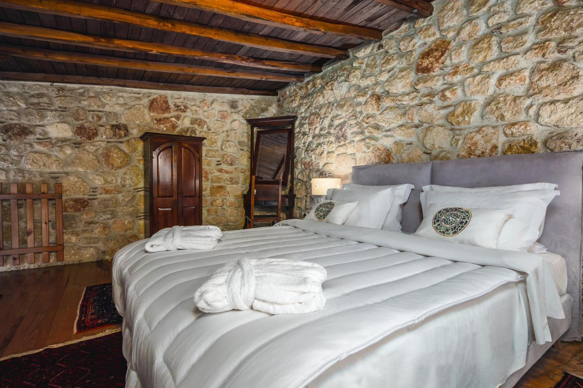 Petrino Suites Hotel Afytos Esterno foto